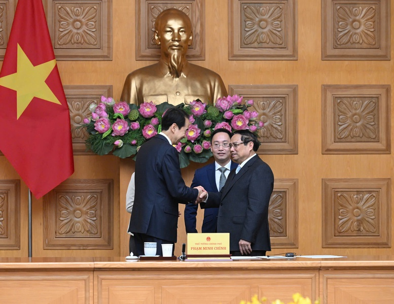 越南政府总理范明政会见中国驻越南特命全权大使何炜